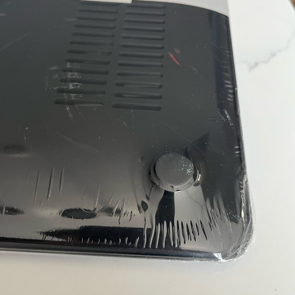 NWOT hard shell case for MacBook Air 13. - Picture 6 of 7